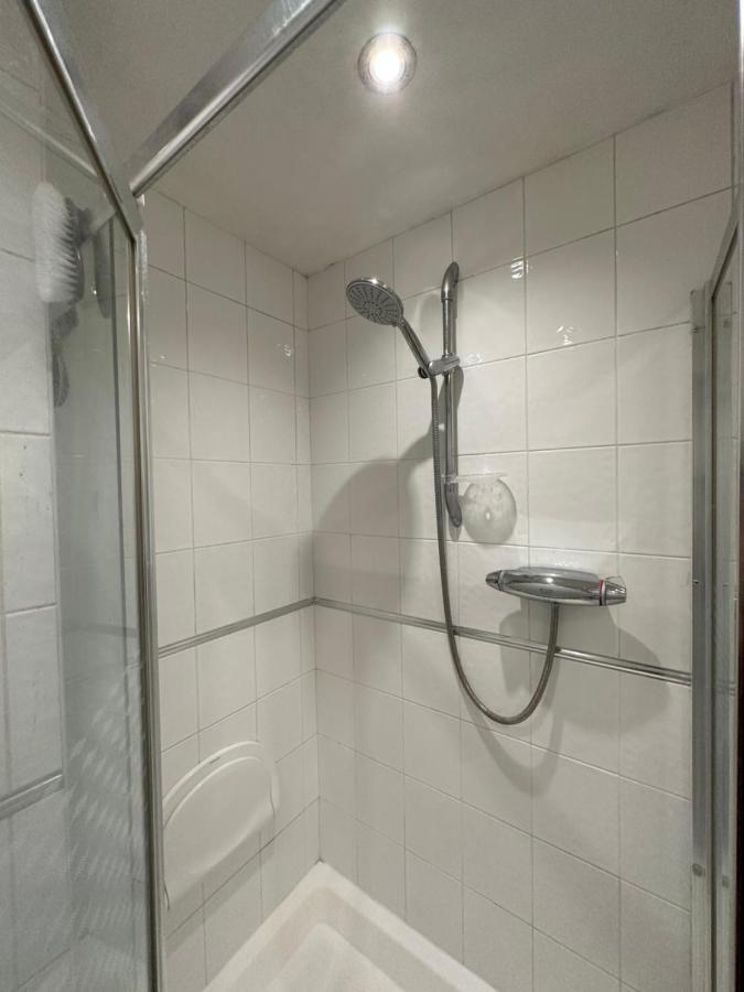 Cozy Private Room For Single Use Лондон Екстер'єр фото